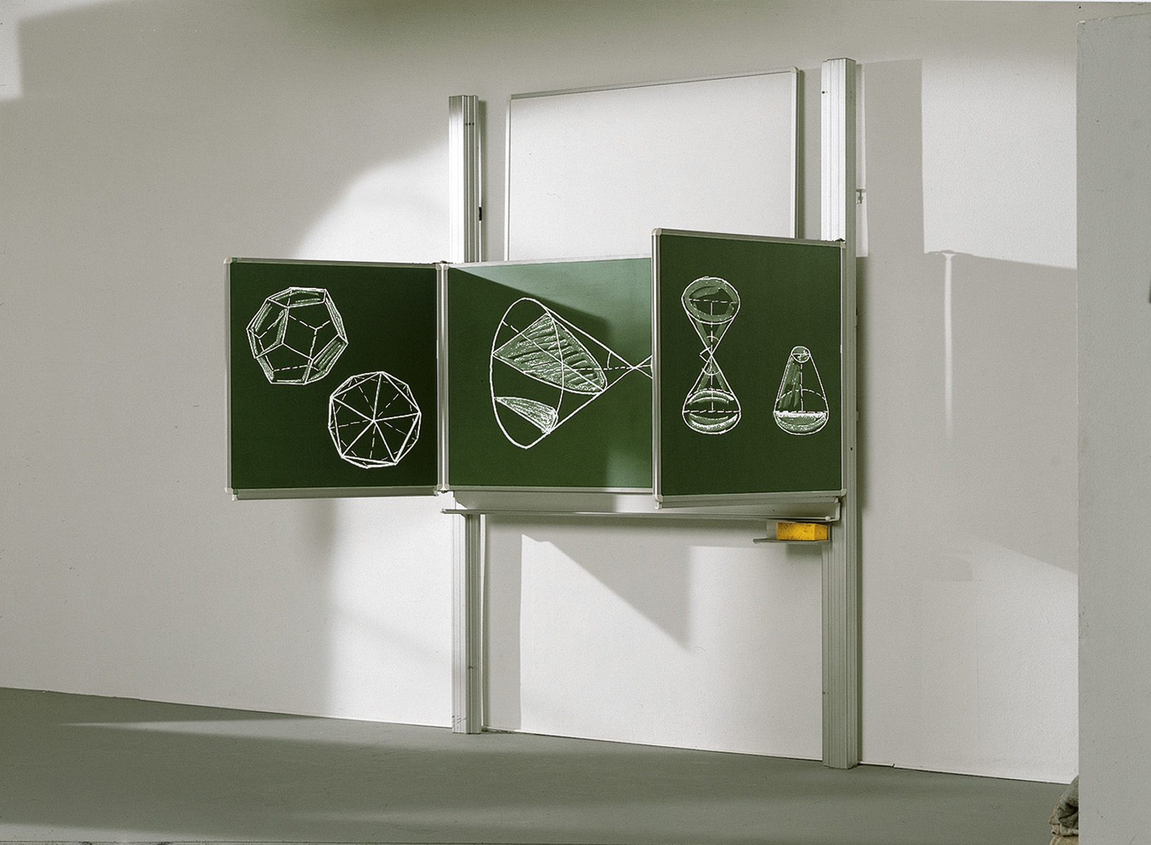 Vario-ellensulyos-mozgathato-falitabla